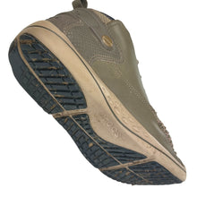 Load image into Gallery viewer, 2010 Crocs Linde Boot “Considered Mowabb”
