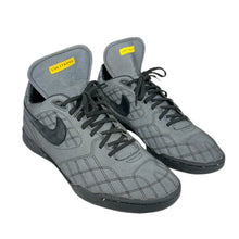 Load image into Gallery viewer, 2009 Nike Air Zoom City Tiempo 3M Livestrong
