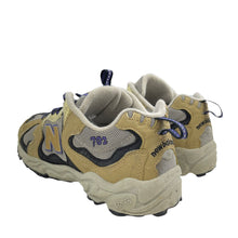 Load image into Gallery viewer, 1990s New balance all terrain 702
